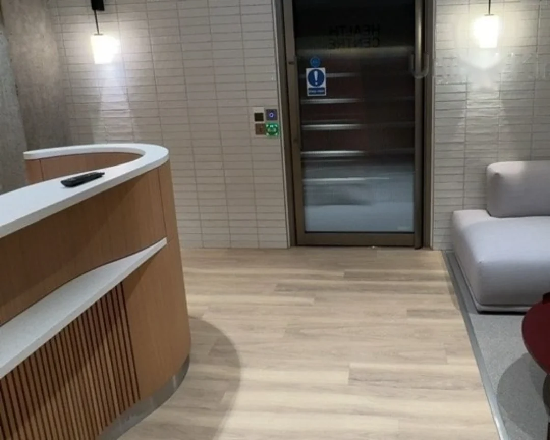 The health centre reception, with the entrance door and its access control.